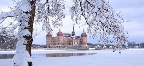 Sandtheater Moritzburg: „3 Haselnüsse für Aschenbrödel“